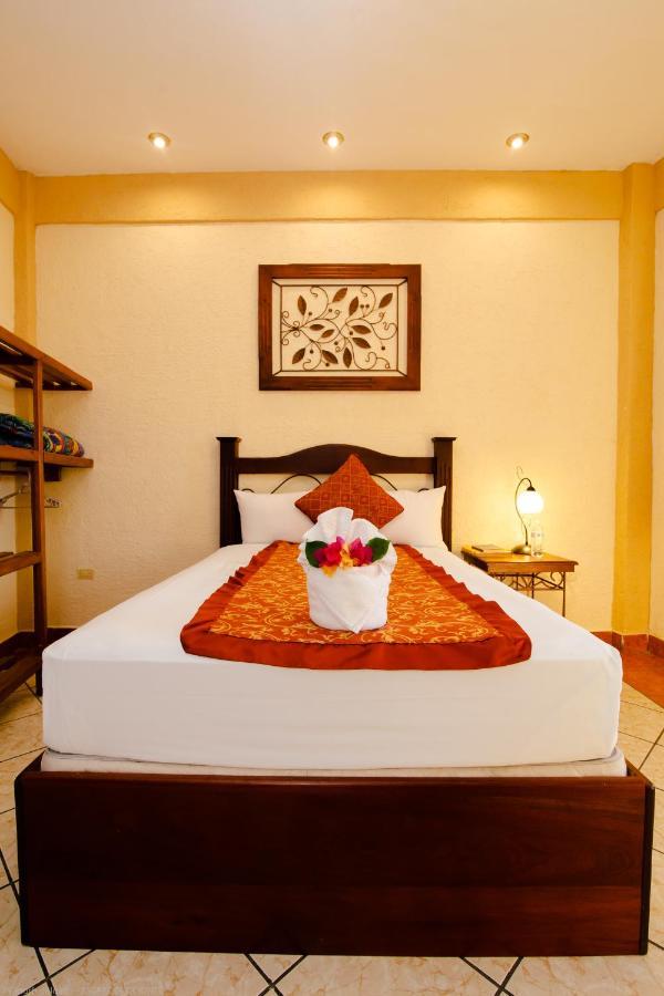 Hotel Quinta Maya Flores Exterior photo