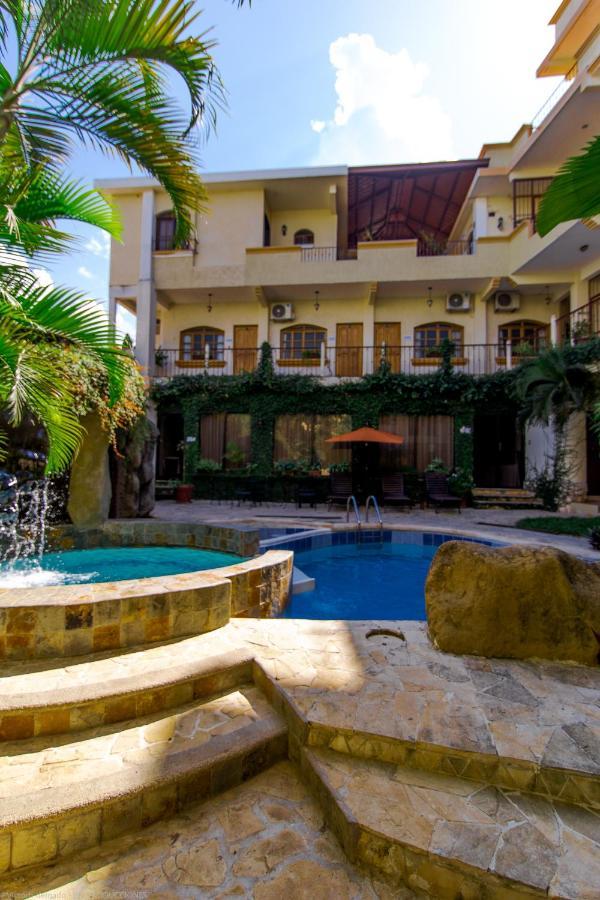 Hotel Quinta Maya Flores Exterior photo