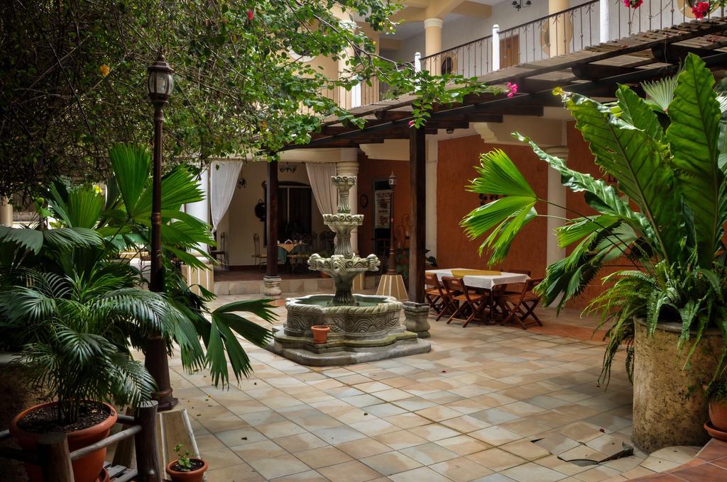 Hotel Quinta Maya Flores Exterior photo