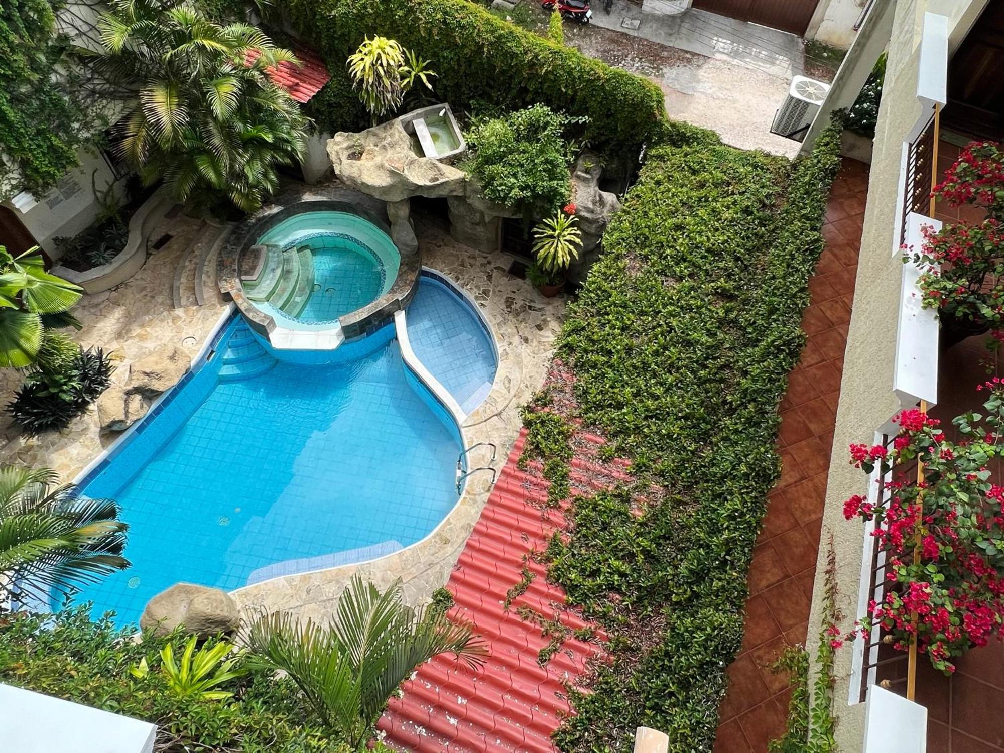Hotel Quinta Maya Flores Exterior photo